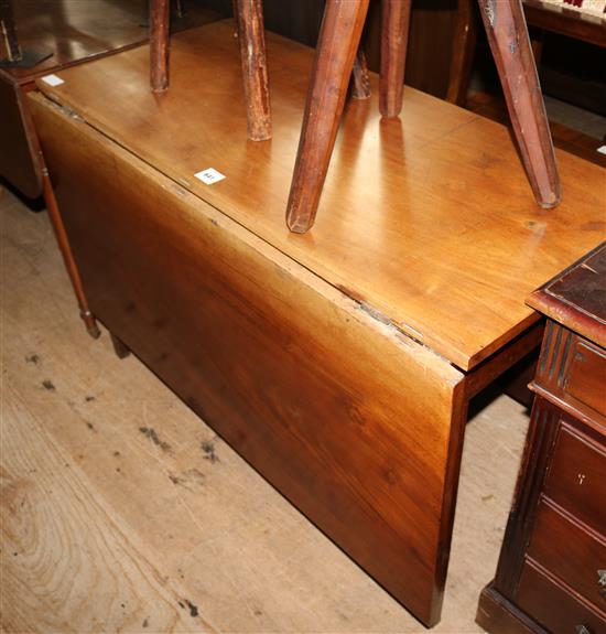 Mahogany drop leaf table(-)